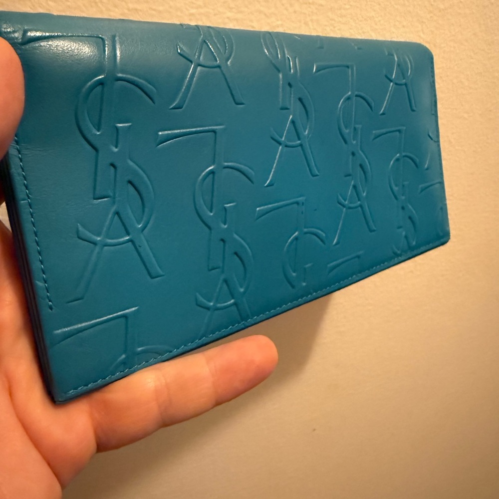 🔥SOLD🔥STUNNING 🤩 Yves Saint Laurent Embossed Leather Wallet ✨ - Picture 14 of 16